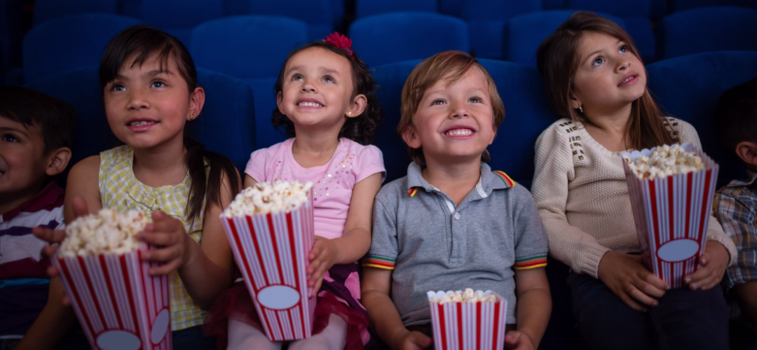 Quatre enfants au cinéma