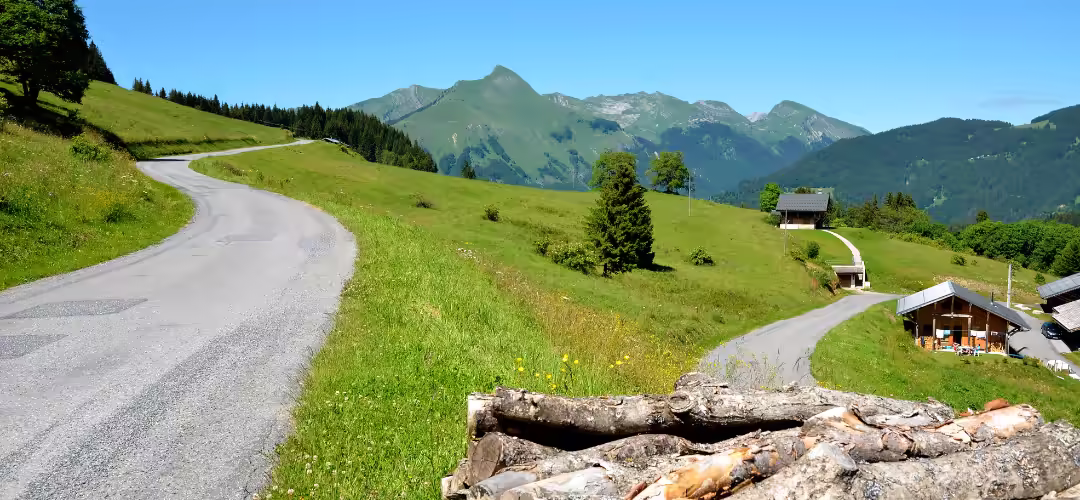 Chemin de randonnée sur les montagnes de Morzine