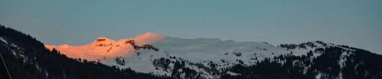 Lire la suite à propos de l’article Samoëns : entre patrimoine alpin et aventures montagnardes