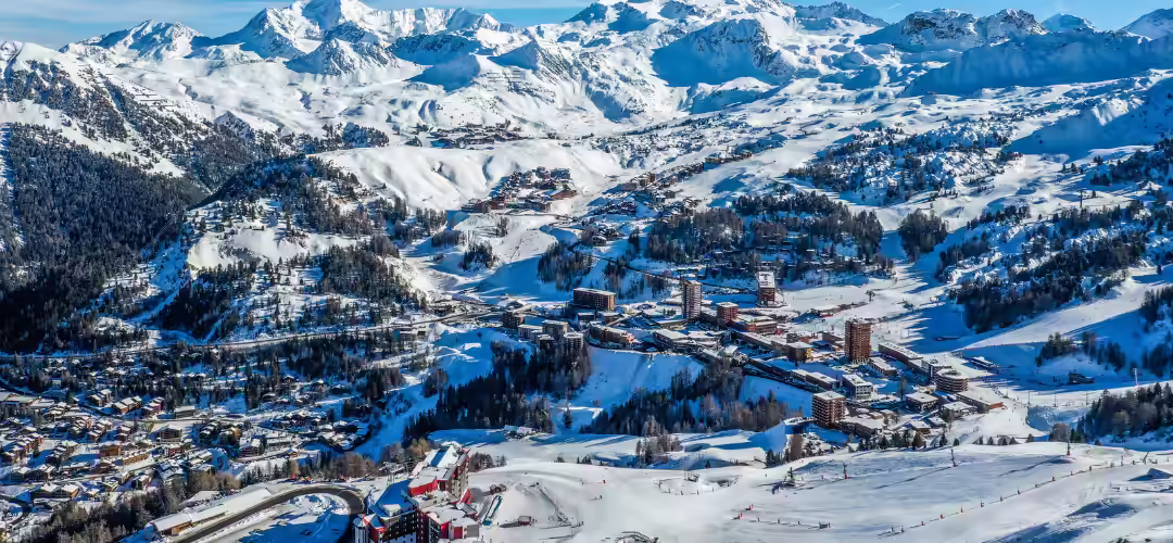 Vue sur la station La Plagne en Savoie